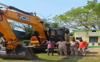 Illegal sand mining in Parry river, JCB machine seized