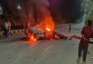 तेज रफ्तार कार स्ट्रीट पोल से टकराई, जिंदा जला युवक, 2 की हालत गंभीर