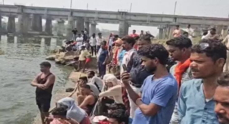 BJP leader punched tribal farmer in the middle of the road