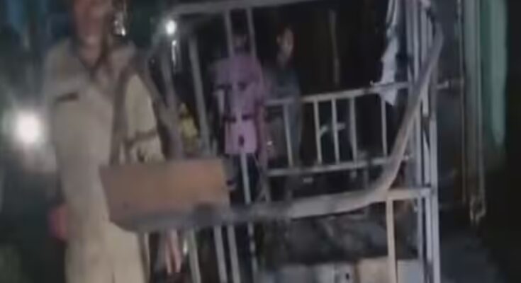 Fire during e-rickshaw charging, two died a painful death