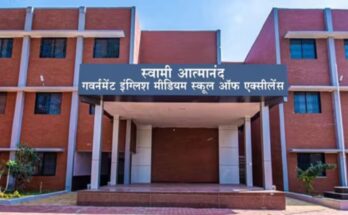 English teachers are teaching Hindi syllabus in Swami Atmanand schools, teachers are confused