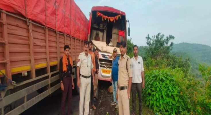 Brakes of bus carrying pilgrims going from Raipur to Maihar failed, major accident averted