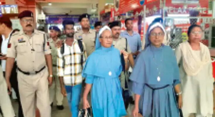 Human trafficking and conversion exposed at the station: A young man and two nuns were caught taking three girls to Agra