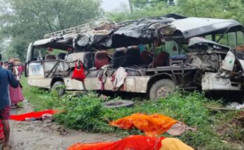 Major accident due to bus-truck collision in Deoghar: 18 devotees died, many injured