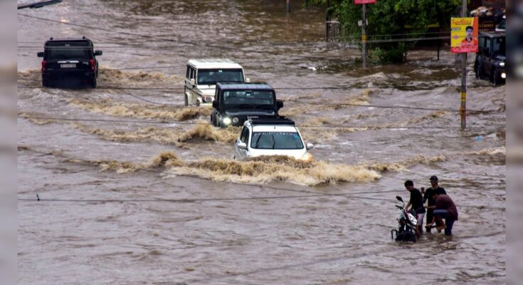 Situation is serious in many states of the country due to rain and floods, danger alert in MP-Kashi