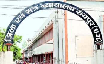 court premises smoke, fire extinguishers, fire in electric board, lawyers chamber, power disruption, Raipur court fire, readiness of court employees, short circuit, अग्निशमन यंत्र, इलेक्ट्रिक बोर्ड में आग, कोर्ट कर्मचारियों की तत्परता, कोर्ट परिसर धुआं, बिजली बाधित, रायपुर कोर्ट आग, वकीलों के चैंबर, शॉर्ट सर्किट