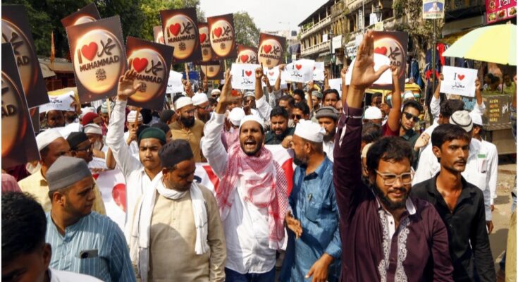 'आई लव मोहम्मद' विवाद: DIG बोले- 95% लोग नमाज के बाद लौटे; शरारती तत्वों ने पथराव और फायरिंग की