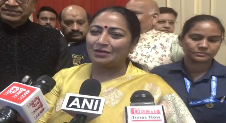  विजयादशमी पर्व की मुख्यमंत्री रेखा गुप्ता ने राजधानीवासियों को शुभकामनाएं दीं और कहा कि इस बार भी धर्म की विजय होगी और रावण का अंत होगा।