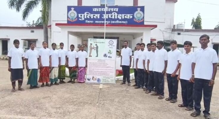 नारायणपुर में 16 माओवादी कैडरों ने आत्मसमर्पण कर मुख्यधारा में की वापसी, सीएम साय बोले बस्तर बदल रहा