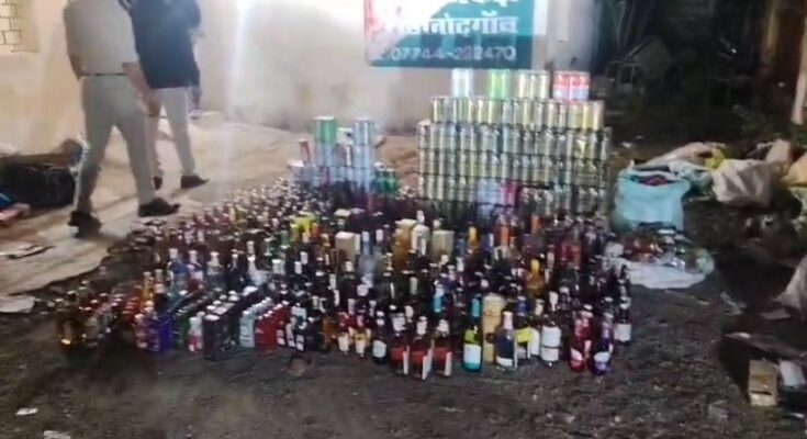 Excise Department Raid, Premium Liquor Seizure, Illegal Alcohol Trade, Rajnandgaon Operation, Red Label, Black Label, Bulldog Gin, Budweiser, Maharashtra Liquor Smuggling, Flats Raid, Collector Jitendra Yadav, Excise Officer Abhishek Tiwari, Illegal Stock,