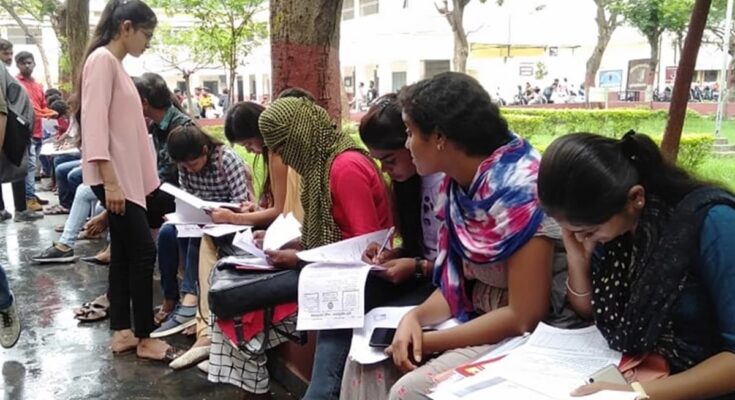 college change, semester transfer, regular to self-study, self-study to regular, Hemchand Yadav University, Chhattisgarh students, NEP 2020, credit requirement, higher education, student relief