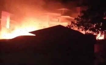 Massive fire in Arki market of Solan: 8 people missing, a child burned alive, 6 houses gutted.