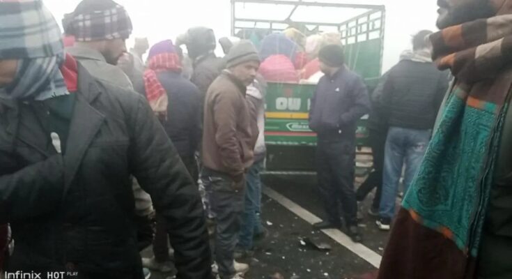 UP Road Accidents, Dense Fog Accident, Lucknow News, Highway Accident News, Delhi Lucknow Highway, Fog Causes Accident, Road Safety Alert, Winter Fog India, Multiple Vehicle Collision, Rampur Accident, Moradabad Accident, Bareilly Accident,