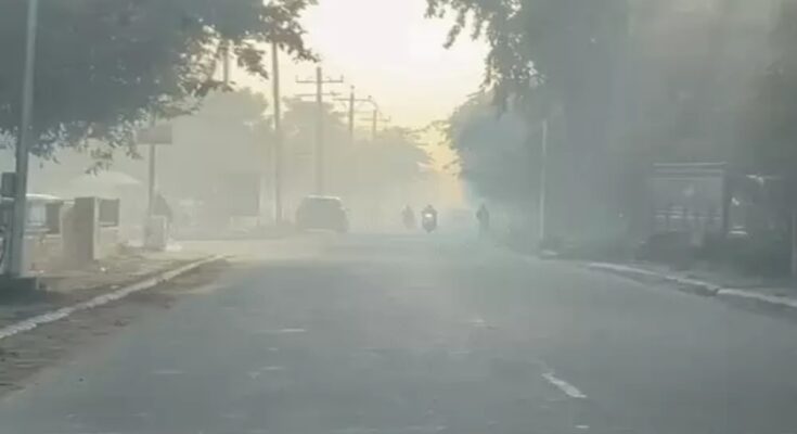 Half of Madhya Pradesh and 15 districts of Uttar Pradesh are experiencing fog.