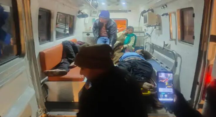 मथुरा में एक्सप्रेस-वे पर भीषण हादसा: कंटेनर ने कुचले 6 यात्री, बस से उतरकर सड़क किनारे खड़े थे; स्वेटर से हुई पहचान