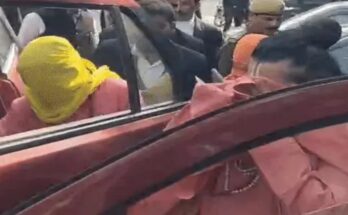 प्रयागराज कोर्ट में सुनवाई के बाद आशुतोष महाराज रोते हुए बाहर निकले, फैसला सुरक्षित