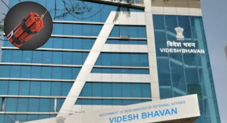 Threat to Blow Up Passport Office with Cyanide Bomb; Police Heave a Sigh of Relief After Investigation